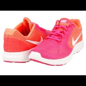 ⬇️ NIKE Revolution 3 Pink Blast Mango Womens Shoes